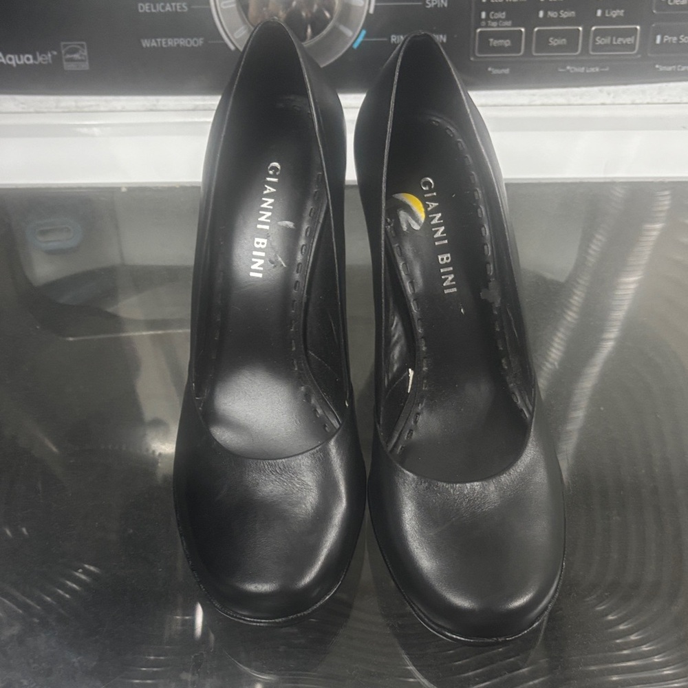 Gianni Bini Classic Black Heels